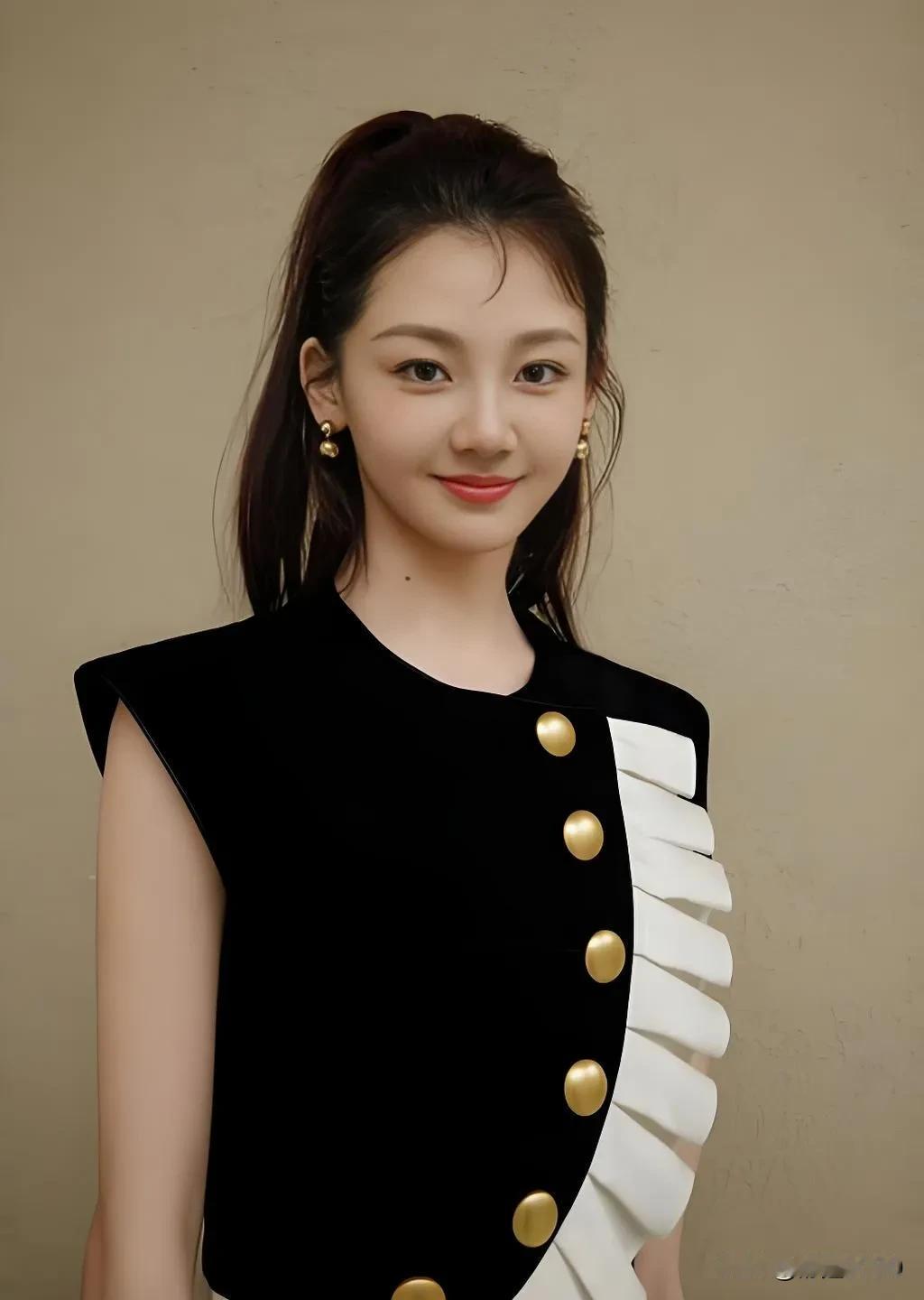 《芳华》三女主8年境遇对比：同一起点，三种人生尽显真实
2017年，电影《芳华》