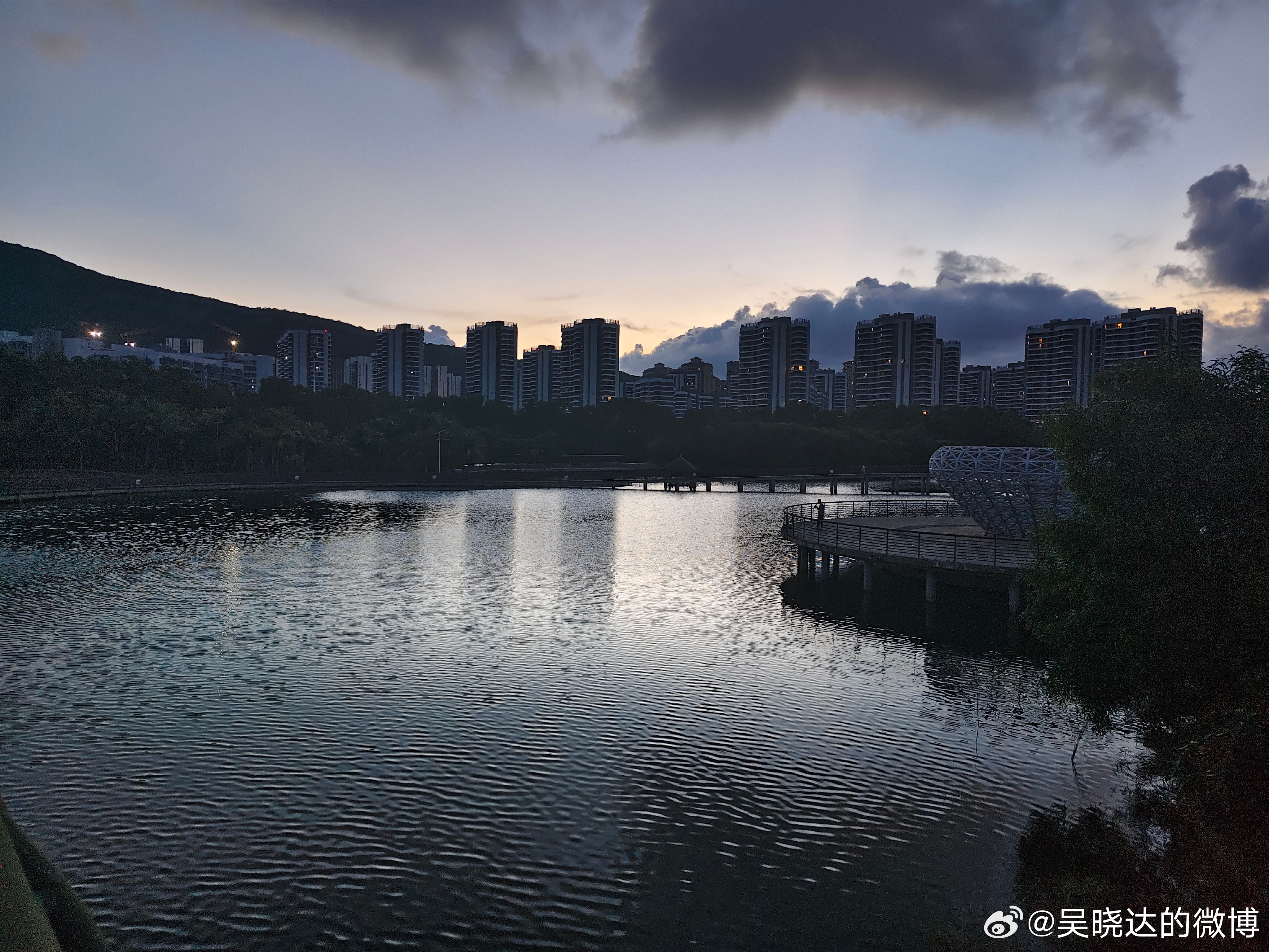 一串数字。媒体报道:2026上半年国内电影票房同比大跌了40.6%。2026年上