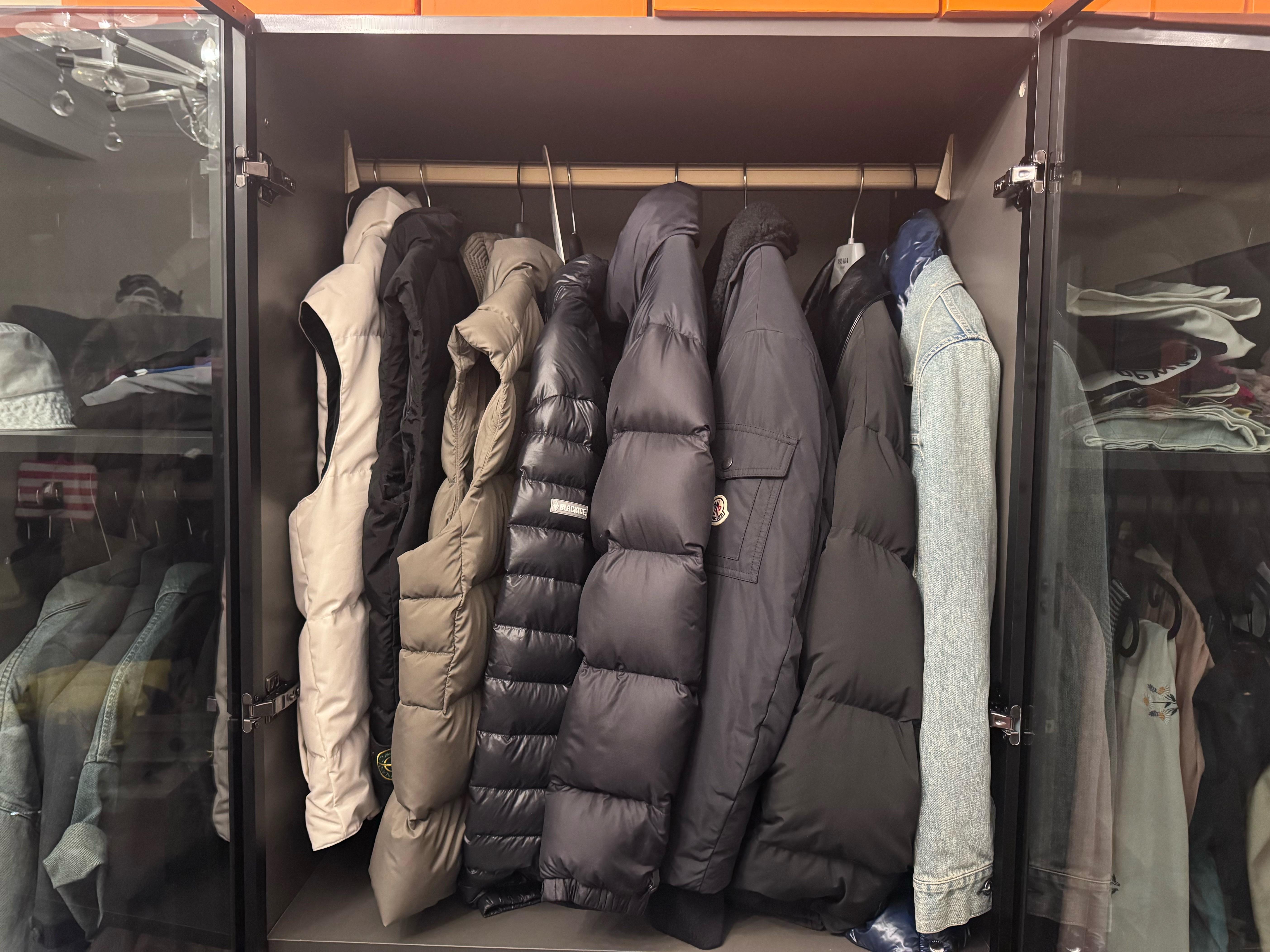 北京黑色羽绒服选美大赛哈哈哈哈哈太真实了，衣柜里90%都是黑色。本来今年想买件非