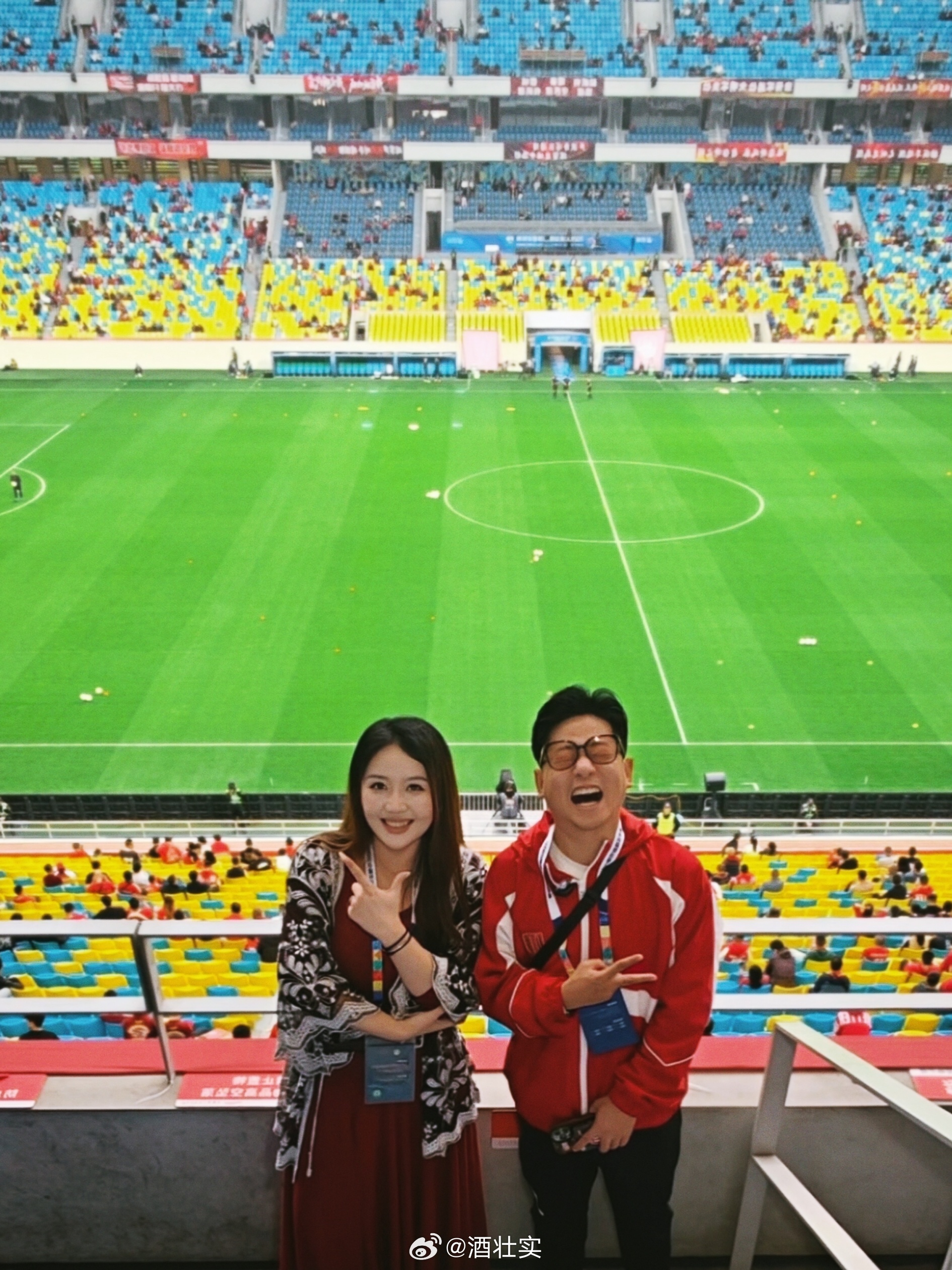 原来赛前我买3个足球是预示费利佩帽子戏法赛前我说进8个，浪哥比划2个，球队充分考