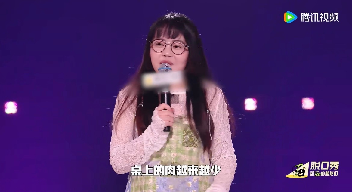 成年男人身上的衣服哪儿去了 菜菜段子引发思考，成年男人衣服都飞哪了！外面吃饭常遇