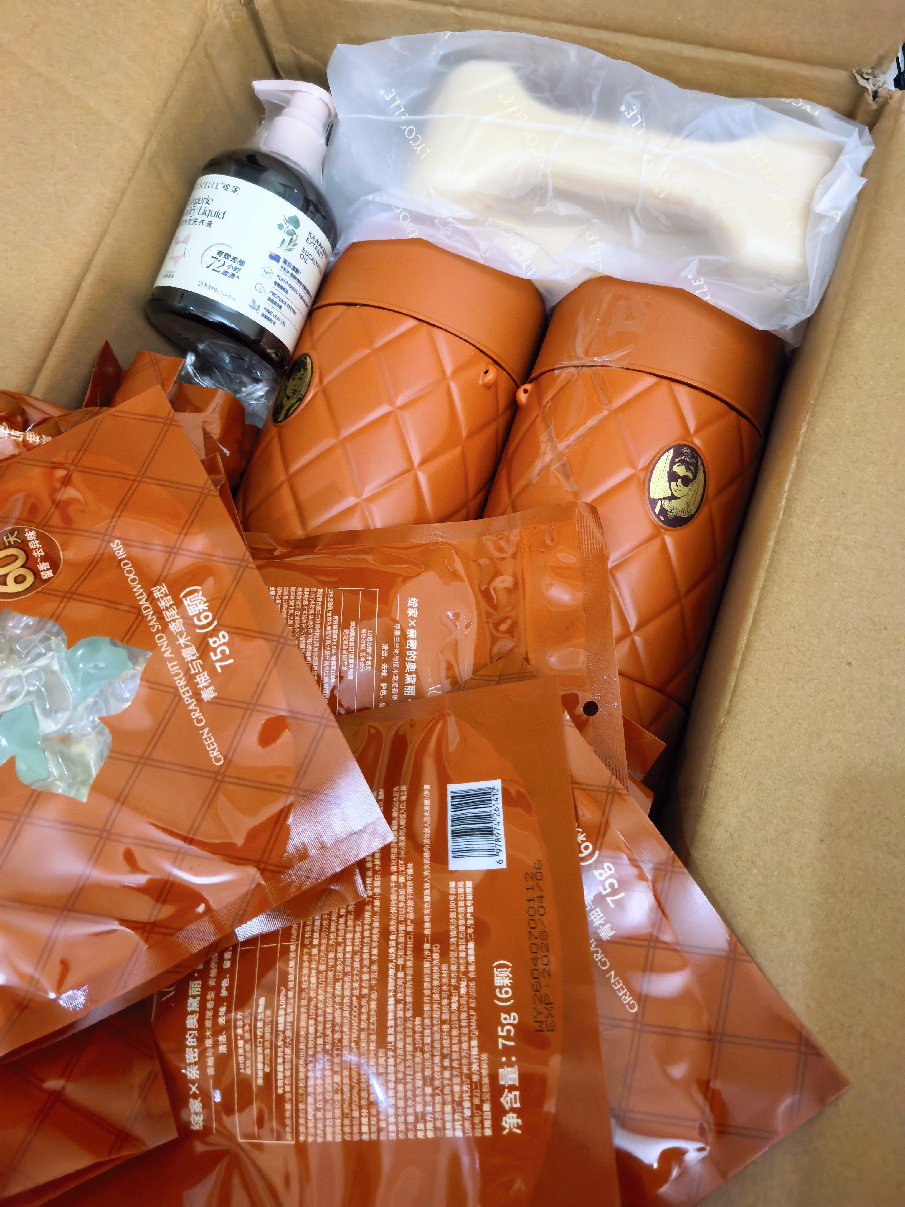 你还别说，绽家这箱礼盒还有点重搬回来懒得等电梯，直接爬到了四楼，手酸。马上拆开洗