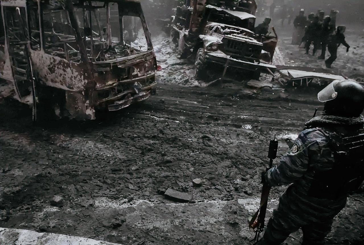 乌克兰又遭空袭，30万人停水断电，当地时间2月11日夜到12日清晨，一场突如其来