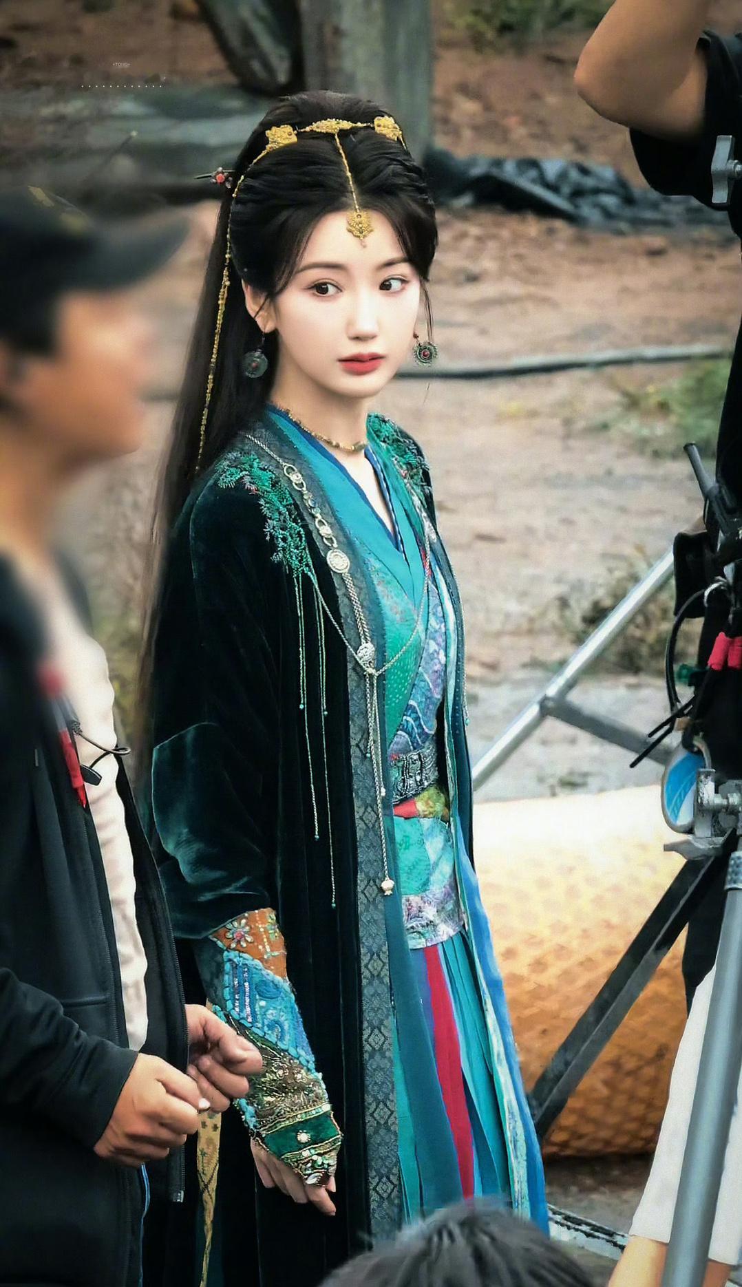 毛晓彤云襄传之将进酒新造型路透图！这个妆发适合她哎！！[羞嗒嗒][羞嗒嗒] 