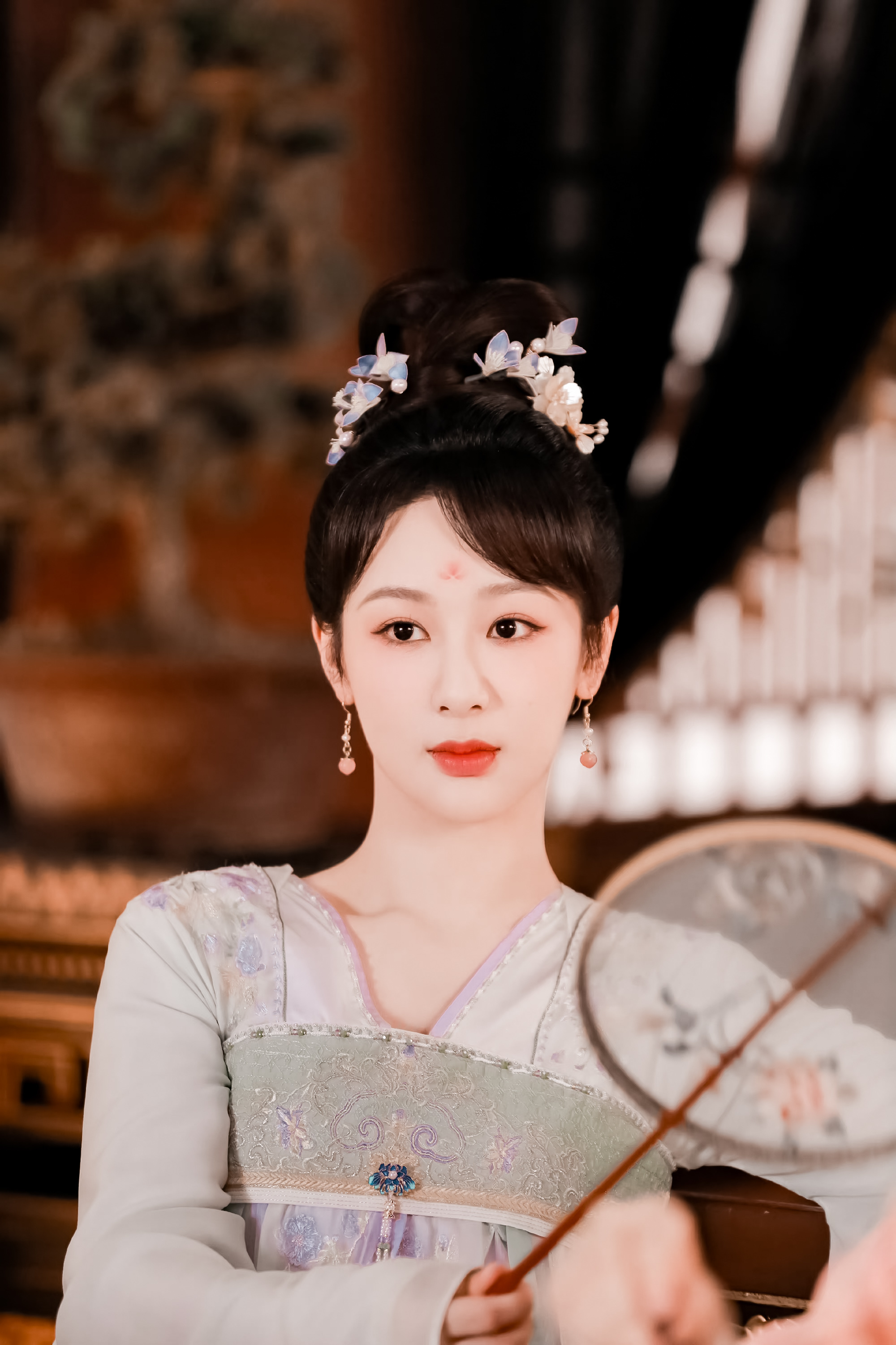 #万家灯火没有一盏为小夭而亮#小夭在这个小木屋的黑暗影绰里掉的每一滴泪都是她藏起
