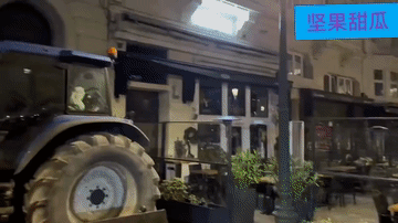 比利时农民不让冯德莱恩省心。比利时布鲁塞尔正在举行欧盟峰会，正在激烈讨论乌克兰援