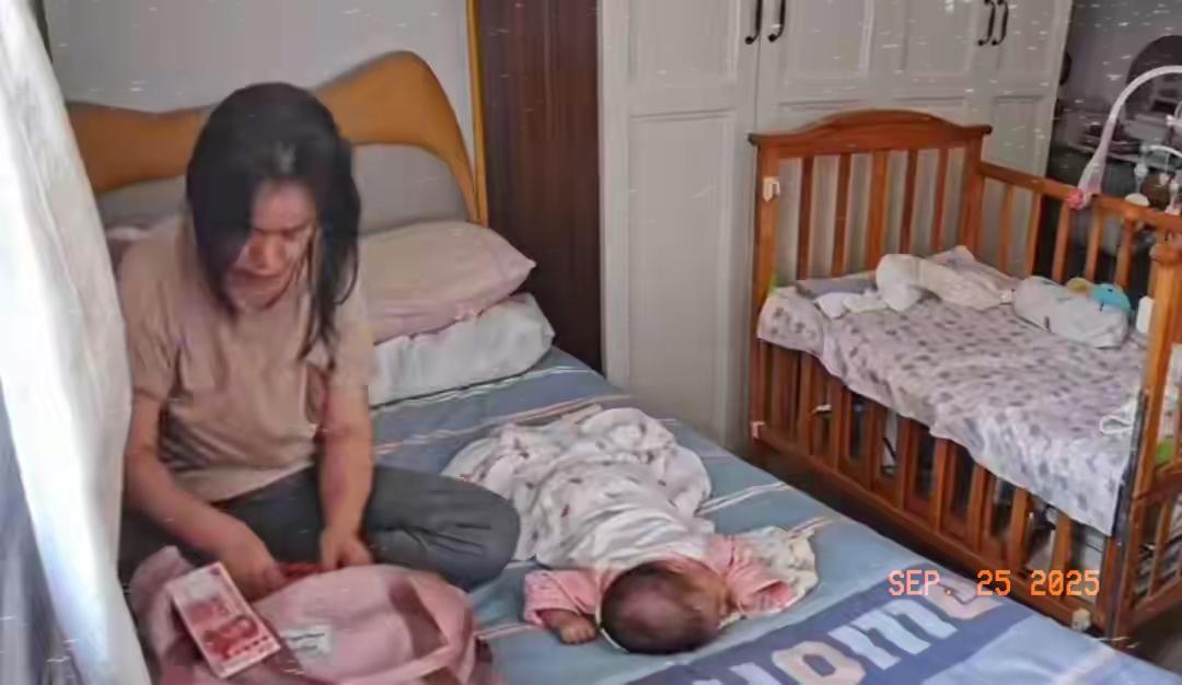 月嫂偷偷塞300元红包：这哪是打工？明明是把娃当自家娃疼！
 
谁能想到，月嫂下