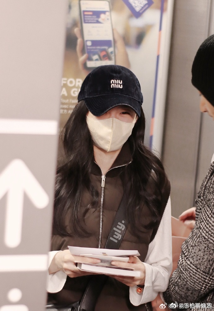 刘浩存眉眼弯弯萌成啥了刘浩存眉眼弯弯萌成啥了，连口罩都挡不住咱们刘浩存的笑颜，又