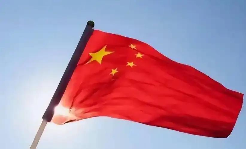 中国与美国的对决，不再是含蓄的影子游戏，而是关乎国运的硬仗。
美国为维护其霸权，