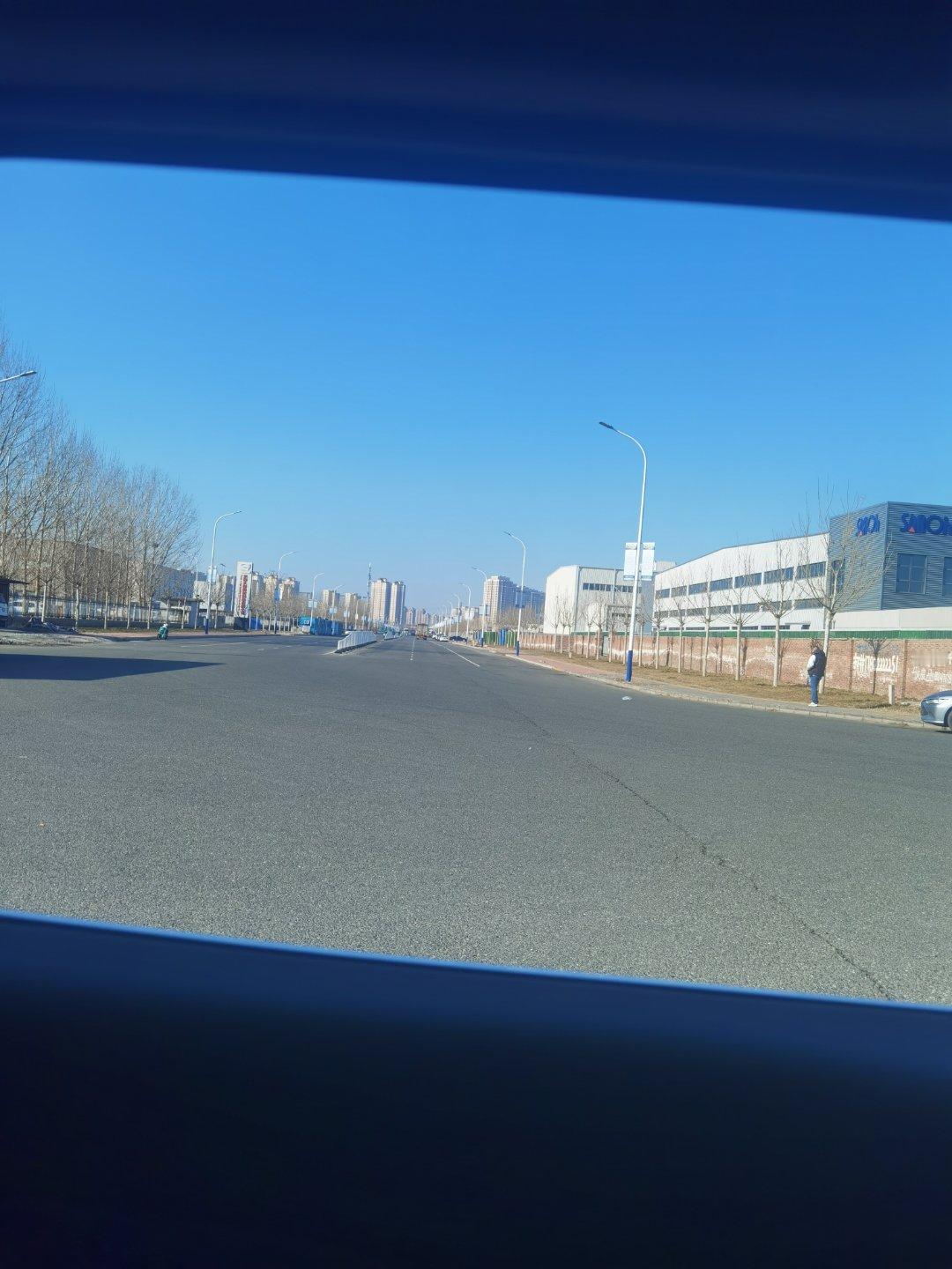 今天天气真好呀，路上很清静，适合出来透气