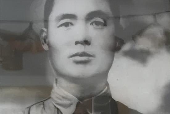 1935年3月，红军四渡赤水后向北疾进。红五军团长董振堂率部完成阻击任务，正欲撤