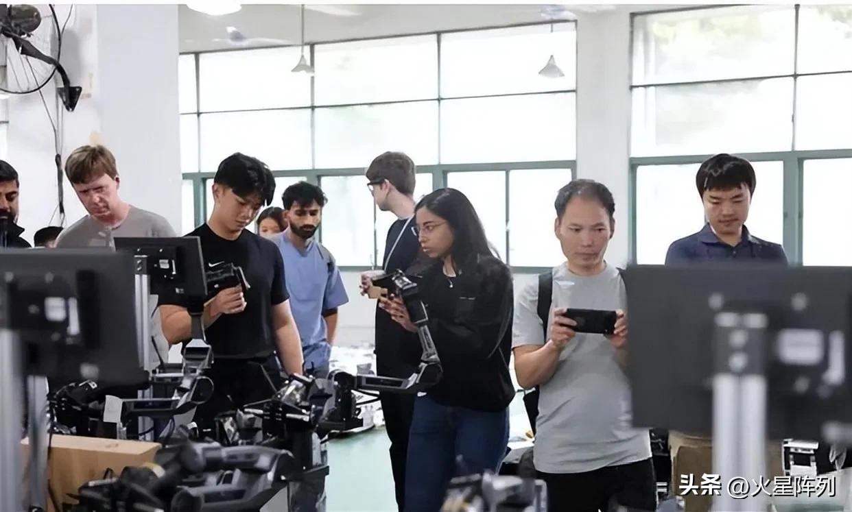 花10万人民币来中国看工厂？别把“引狼入室”当成“开门迎客”‌

最近有件事，越