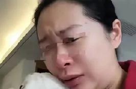 女子怀孕跟狗同吃同睡，扬言宁可不要孩子也要养狗，丈夫气炸肺！
 
女子怀孕了，本