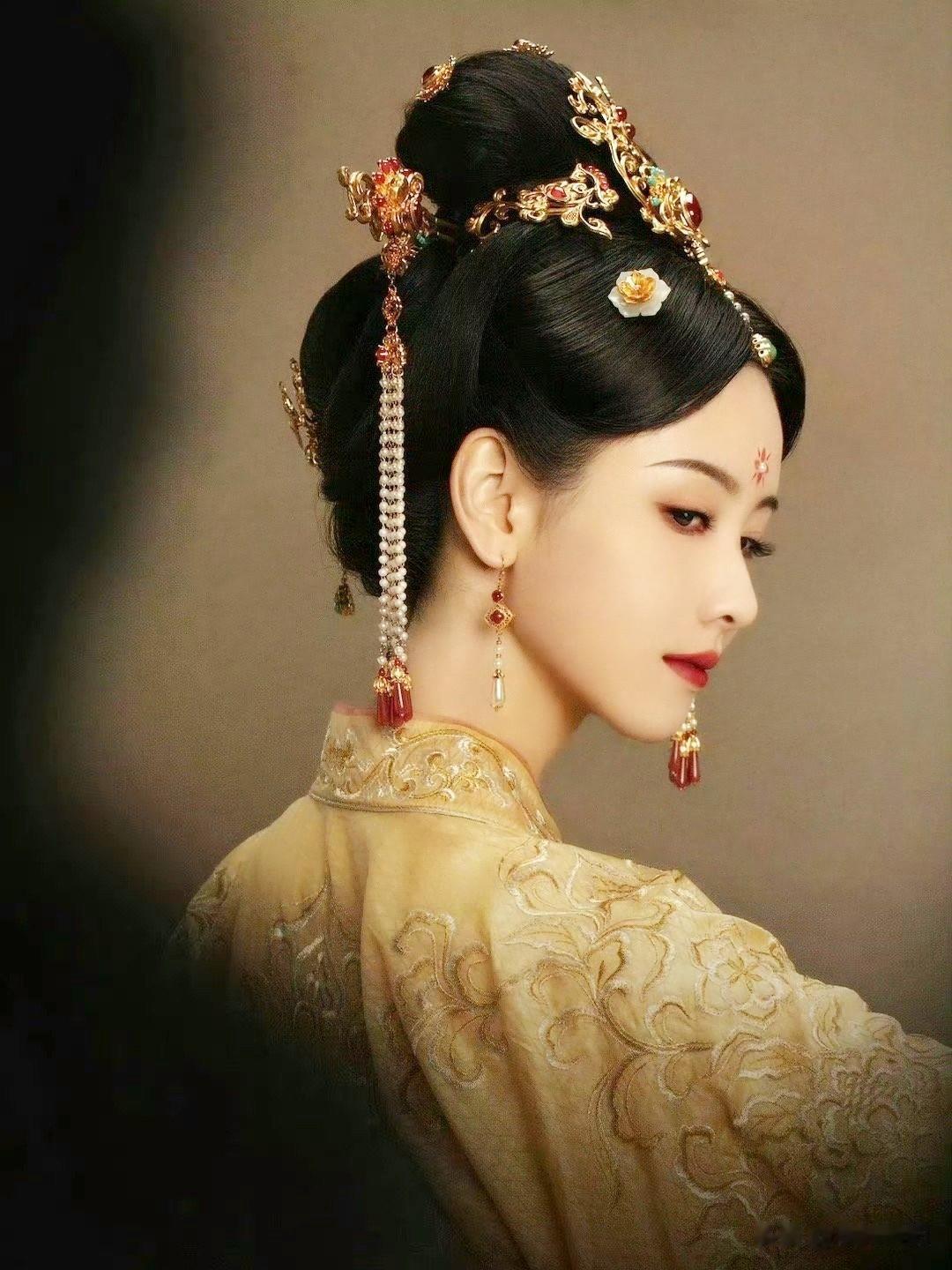 好带感！有野心的女人，是不是都这么清醒？...

皇帝被敌国所擒，丹阳王趁机同皇