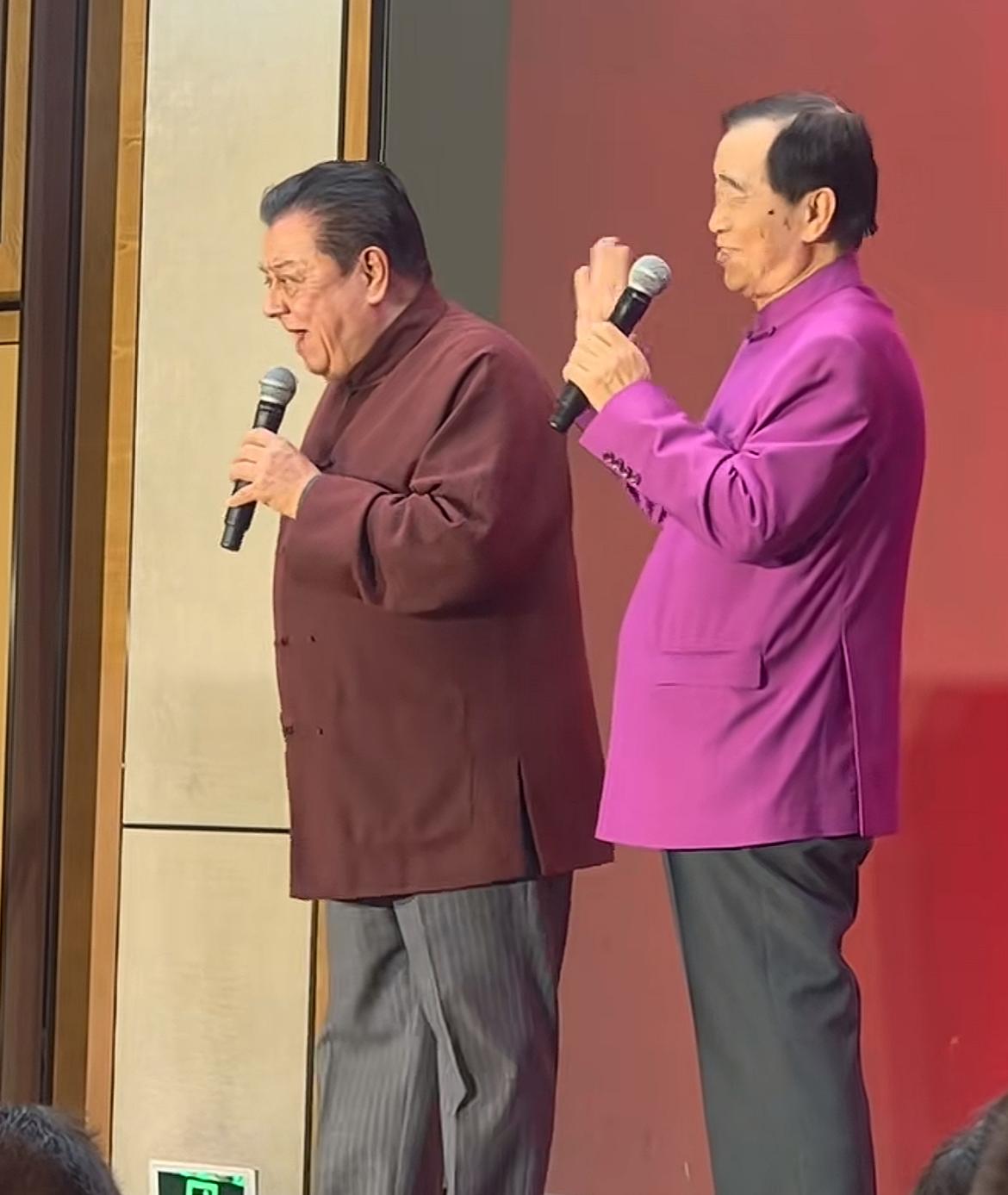 李金斗搭档于谦师父石富宽出席活动！
现场合作默契，幽默包袱不断，怪不得于谦能够在