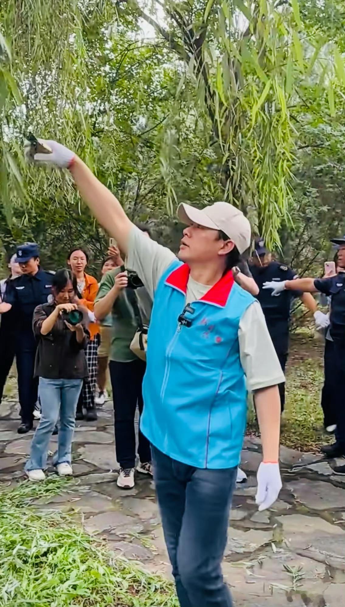 ｜顺义好风气·最美志愿者｜ 张颂文呼吁为志愿者点亮星星  张颂文出席顺义志愿者盛
