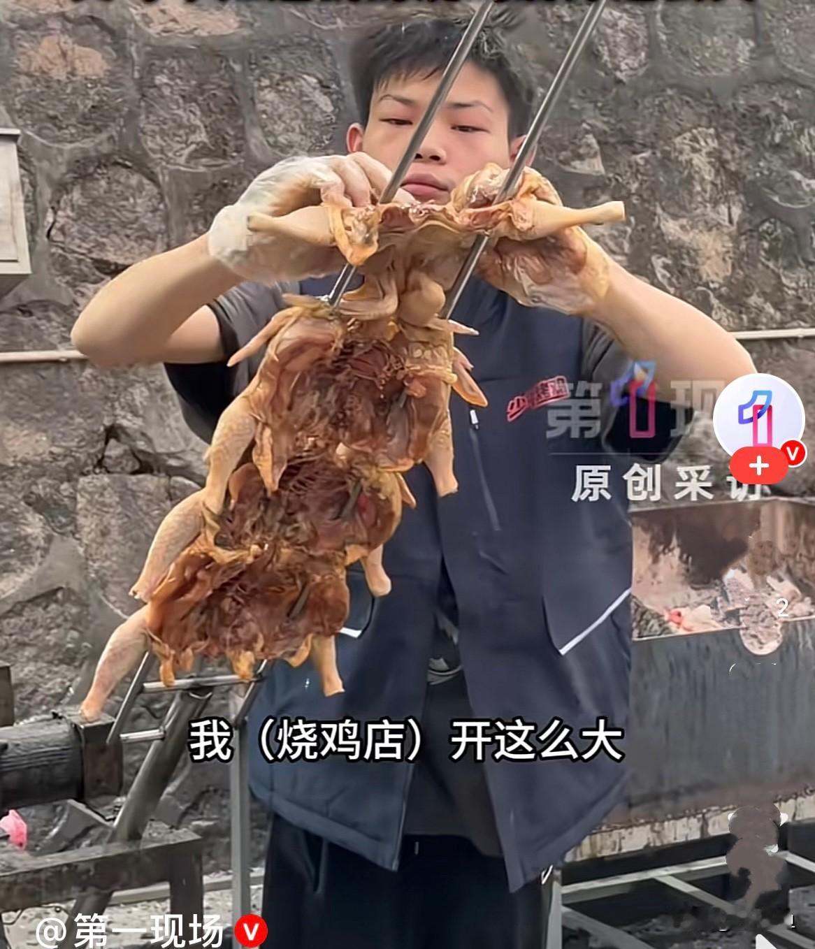 近日，广东深圳，16岁少年老板小陈的烧鸡店网络爆红……
       小陈表示：