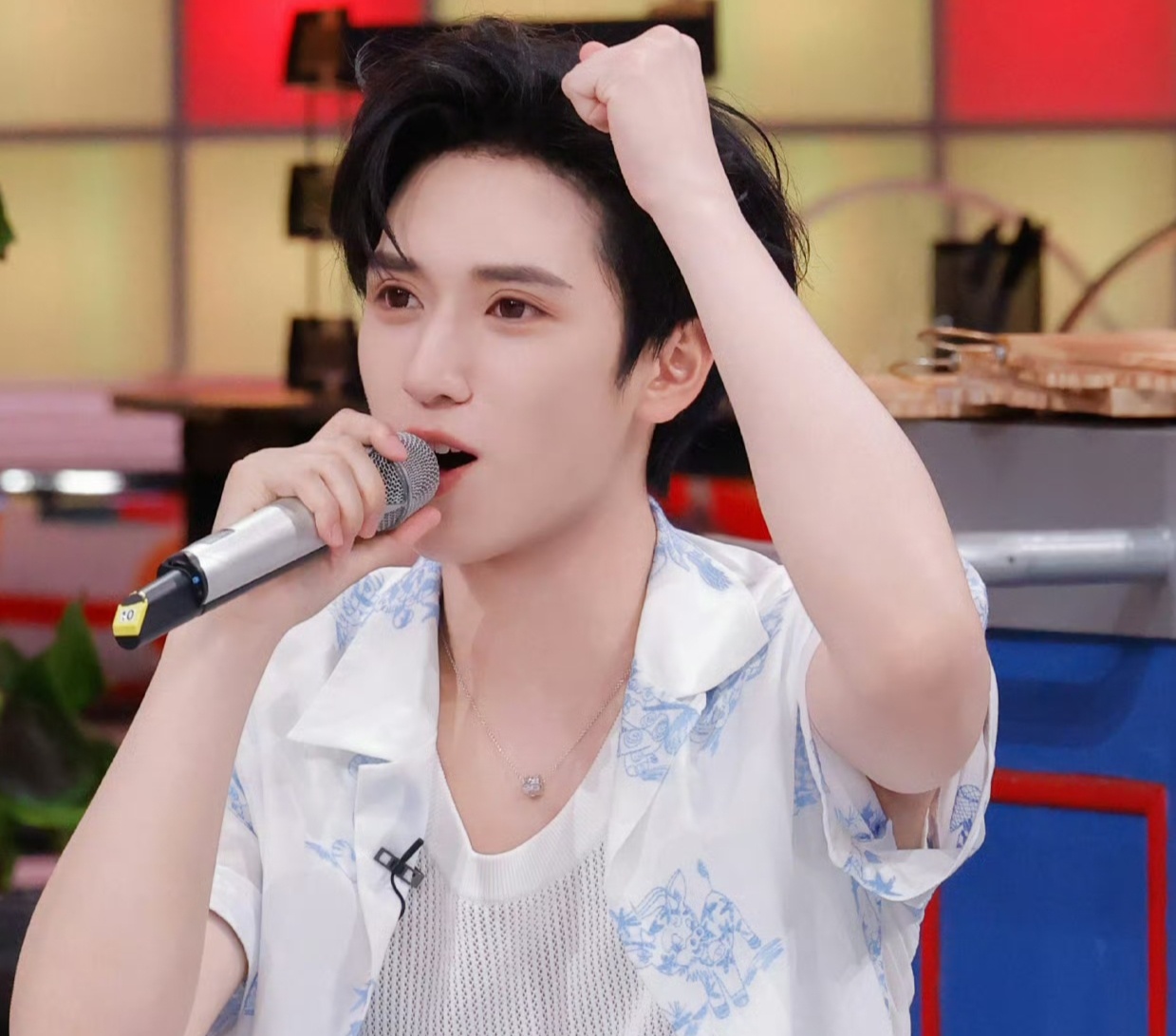 p1p2是老公 p3是小baby来的🥺🥺举着年糕条 