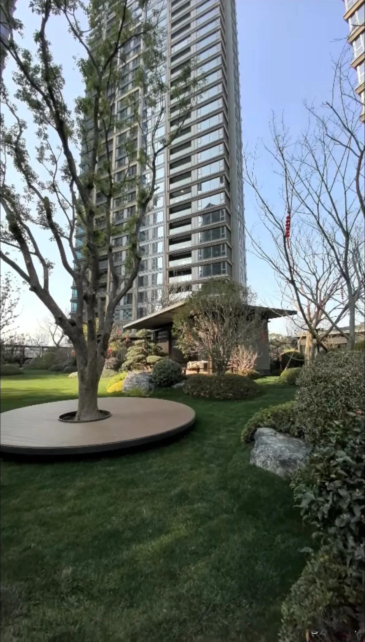 建发朗玥，中介发的视频截图，这个小区博主已经去看过两次了，说句老实话，还可以，但