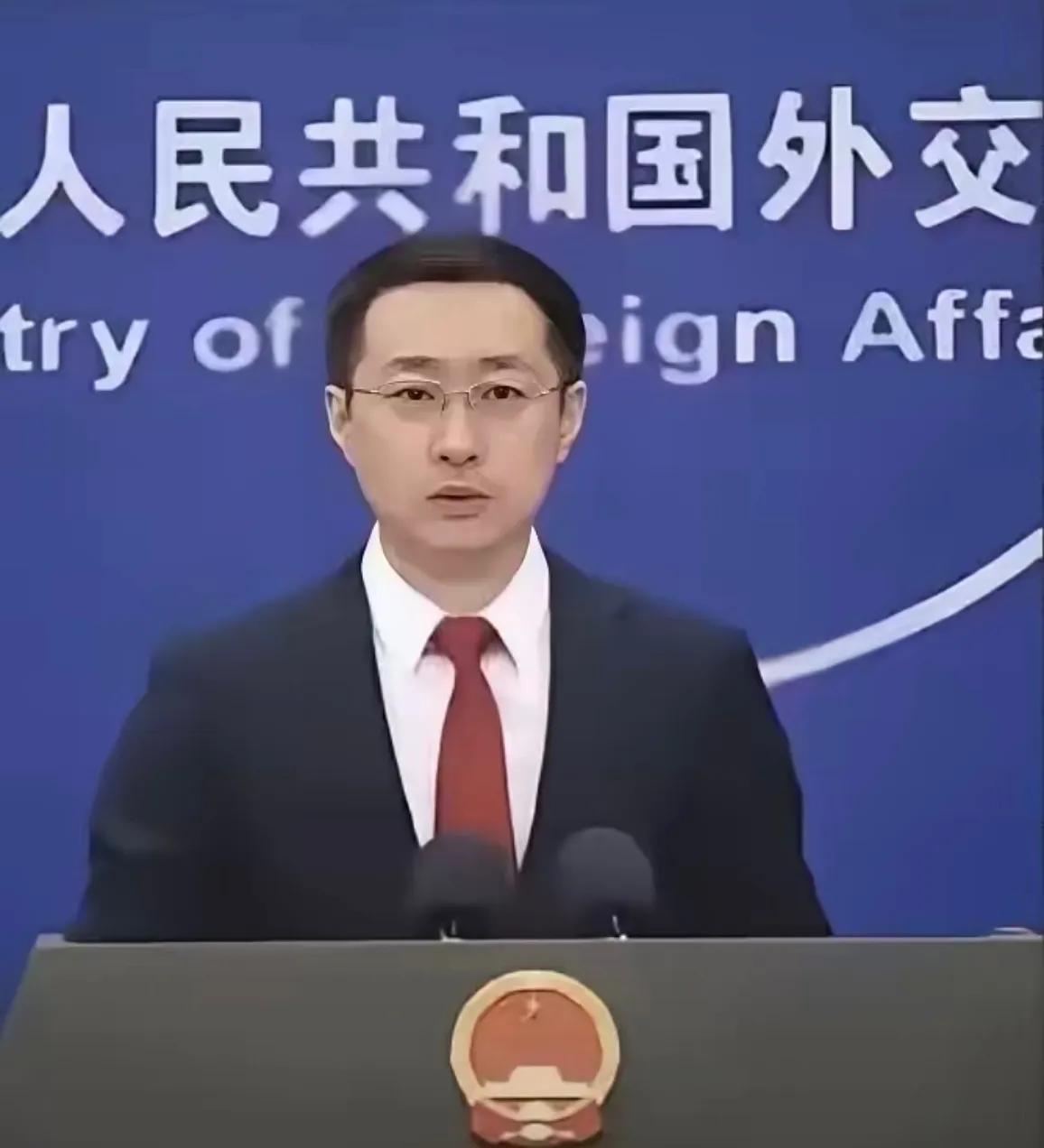 菲律宾遭遇毁灭性强震，全世界的目光都齐刷刷投向了中国。但这一次，我们的反应，和以