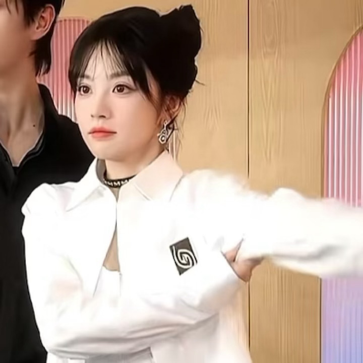 你们看她 我不行了 ​​​