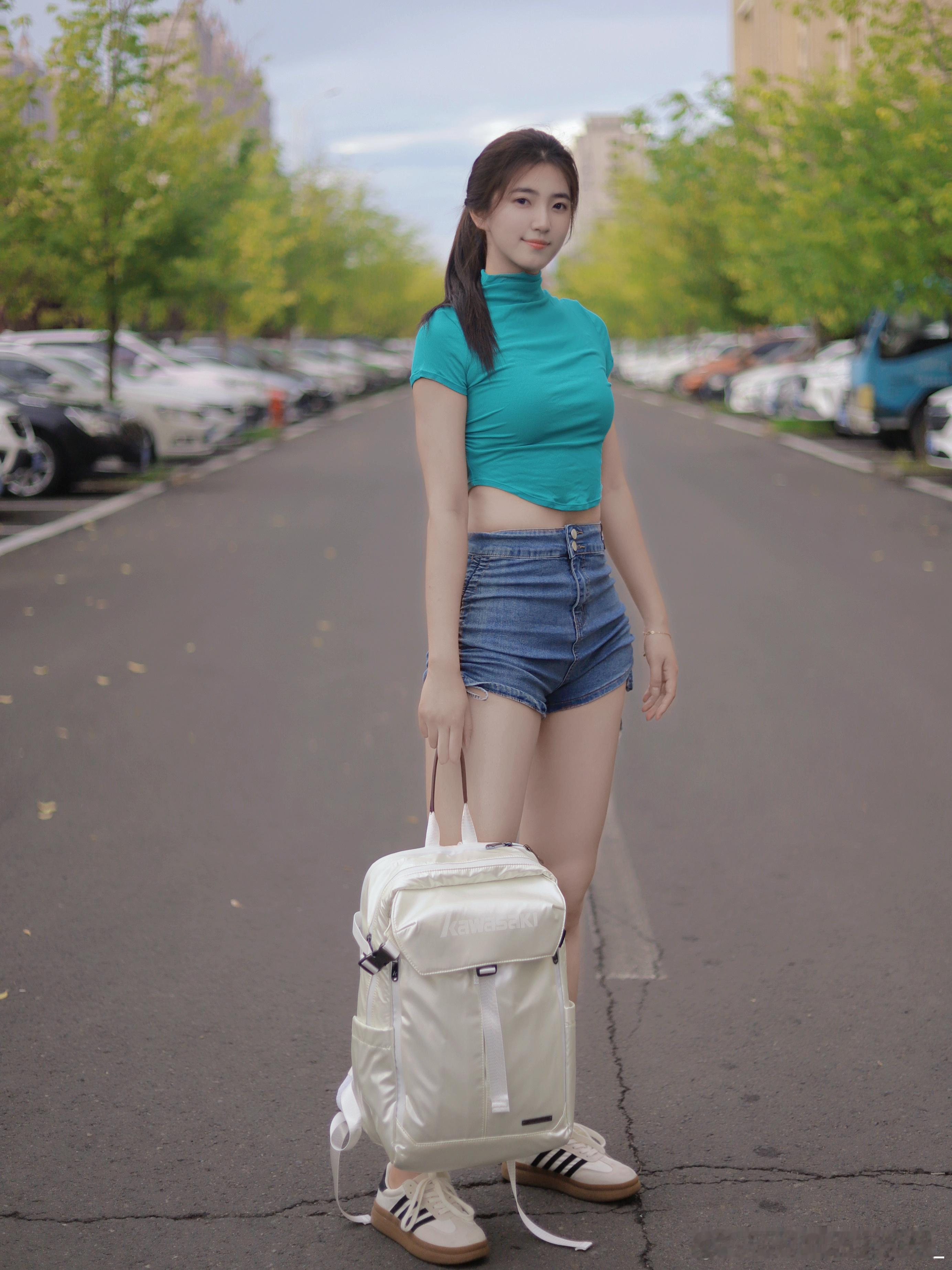总会在某一瞬间明白，有些牢笼是自己给自己的 ​​​