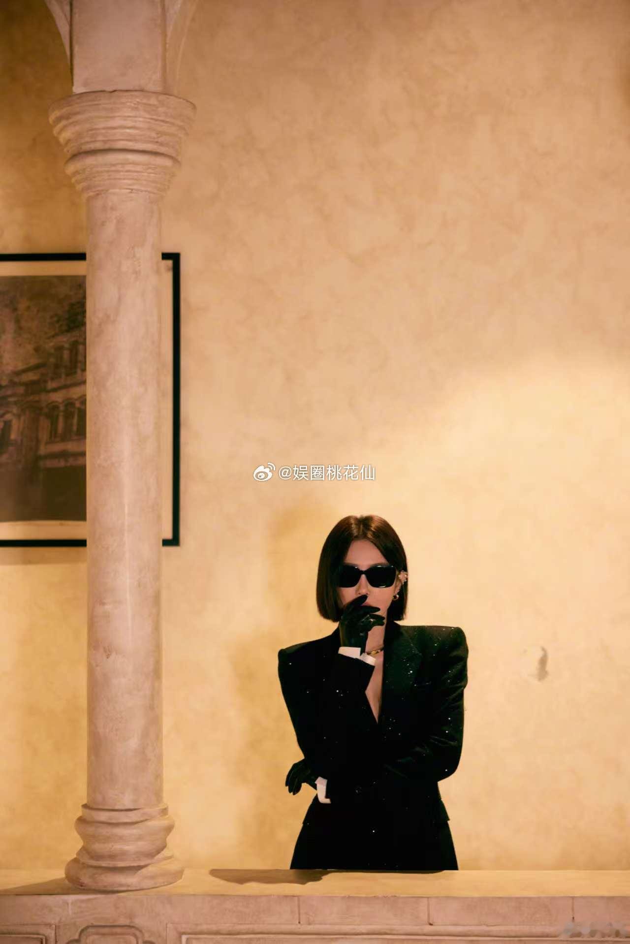 秦岚秦岚星光大赏cos双生花 又帅又美的代名词非秦岚莫属了 