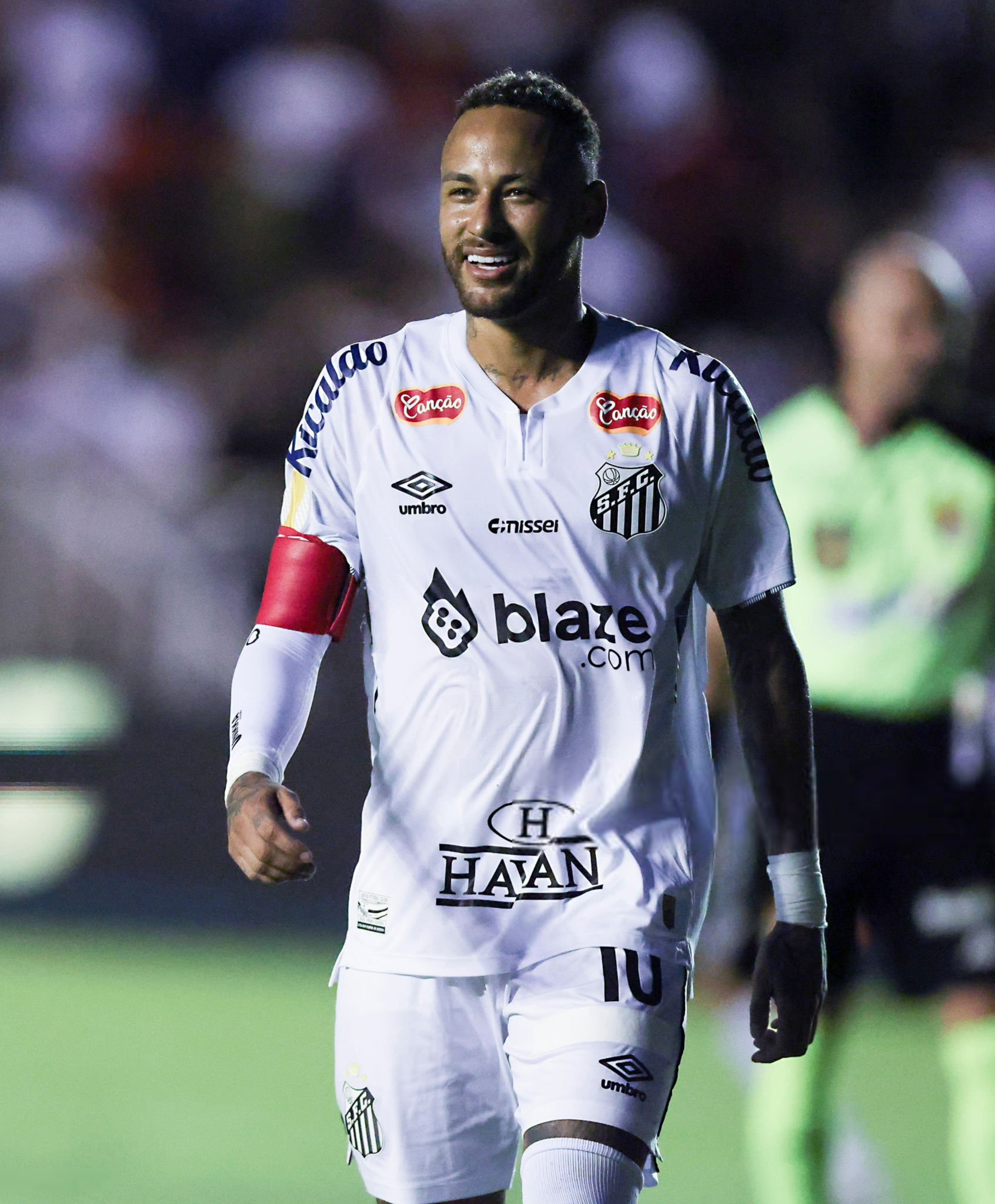 每体：经纪人皮尼·扎哈维正在向巴塞罗那加大力度推荐其签下内马尔。 巴塞罗那目前还