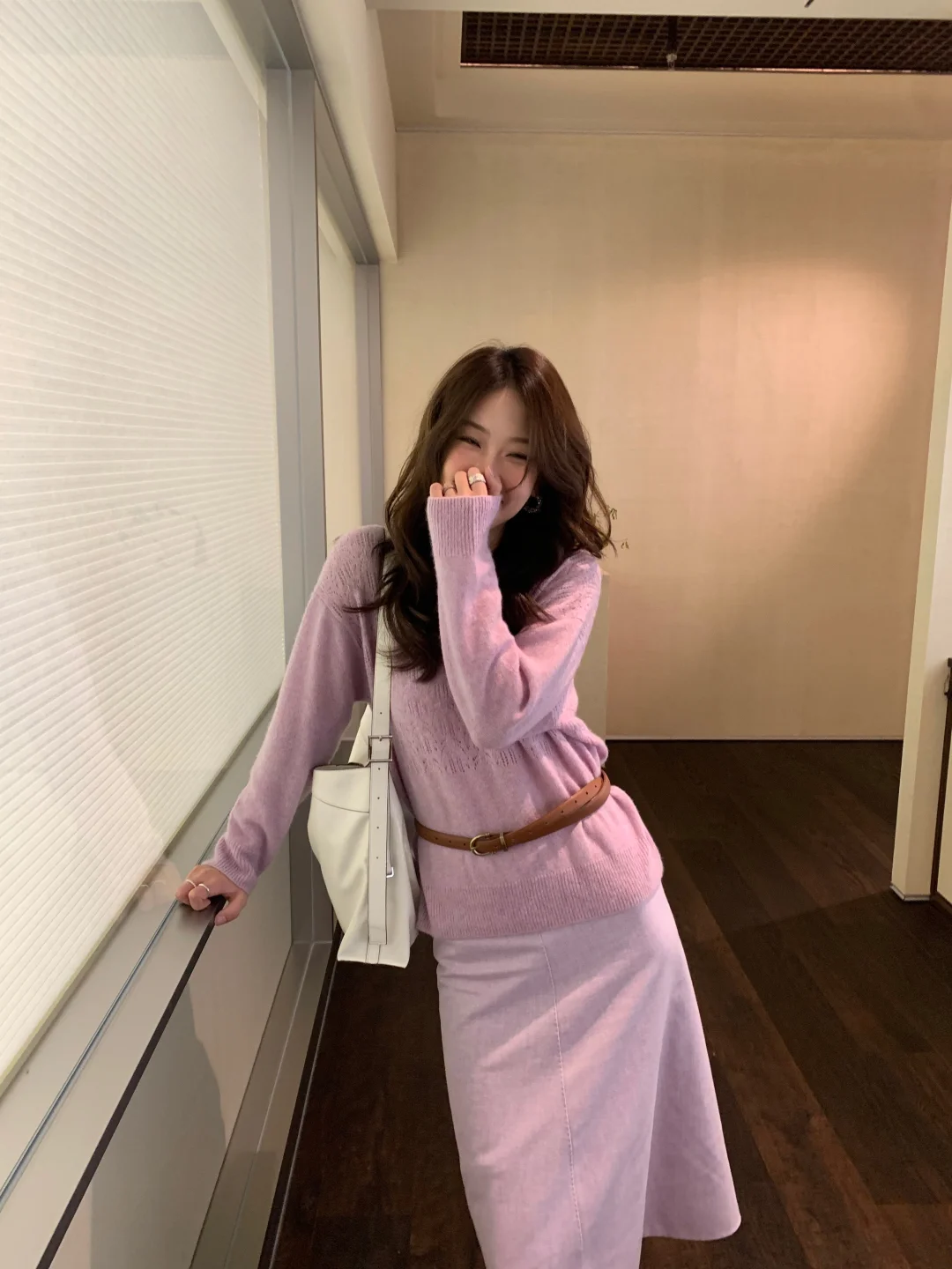 一起看展的漂亮姐姐