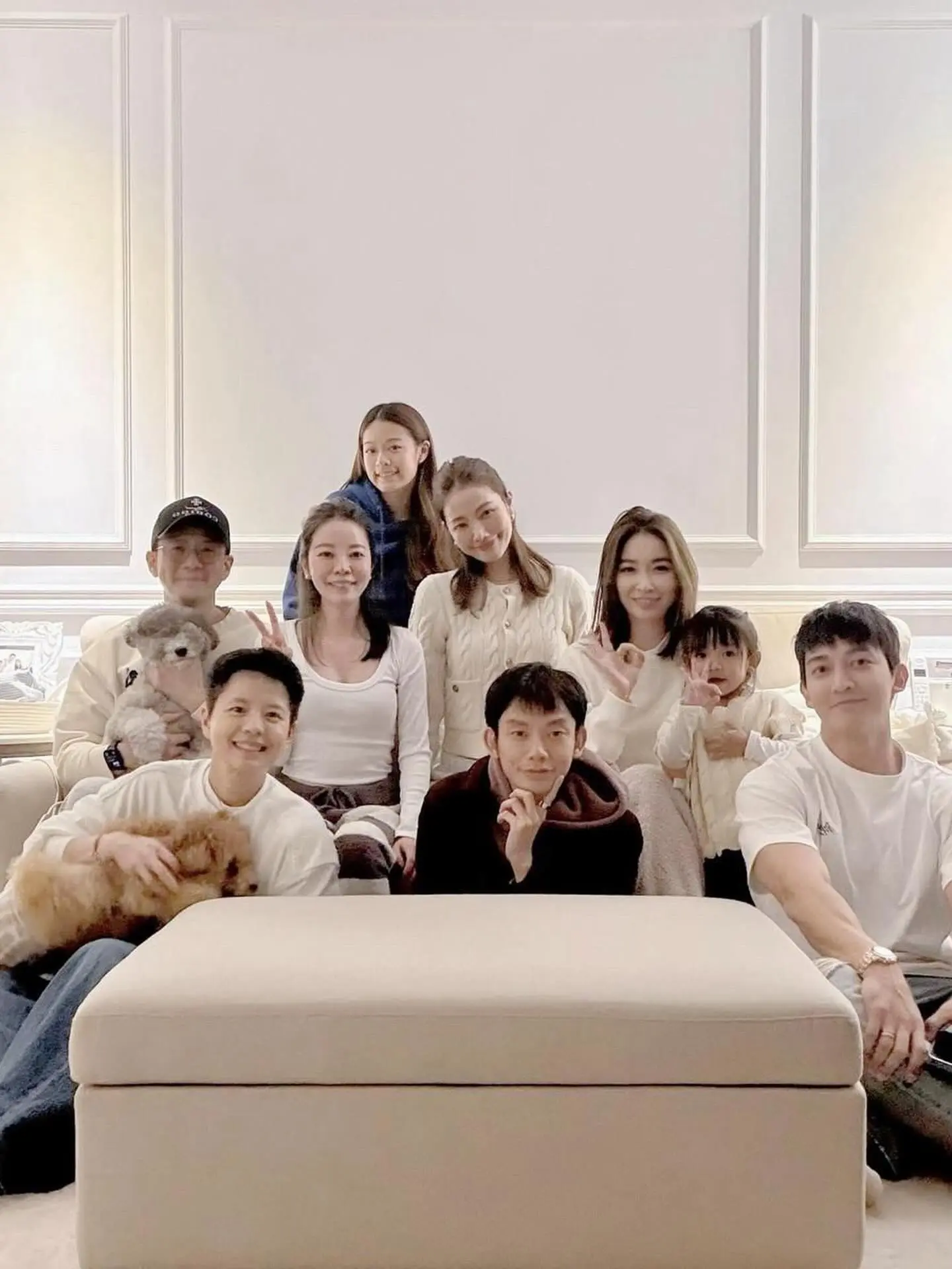 许家三姐妹过年合体。