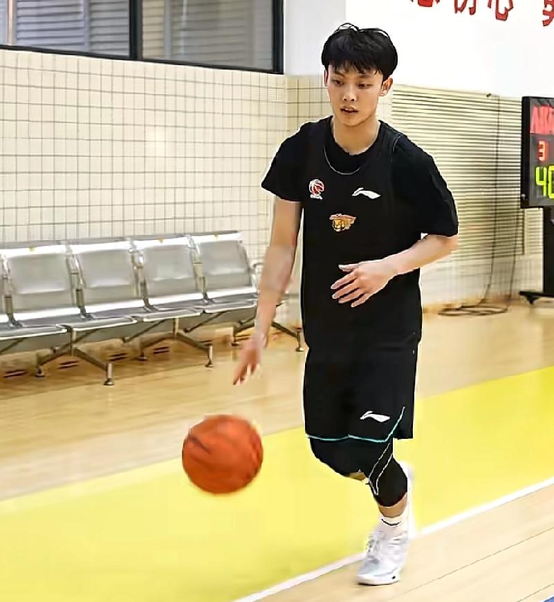 徐杰并没有被边缘化，状况太像麦考尔，CBA的潜力赛居然还在打

潜力赛之所以还打