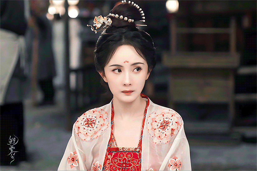 涂山红红梳化指导：郑雅玲（梳妆佩佩+化妆吴晓慧）看着花里胡哨但是这区分度低的 
