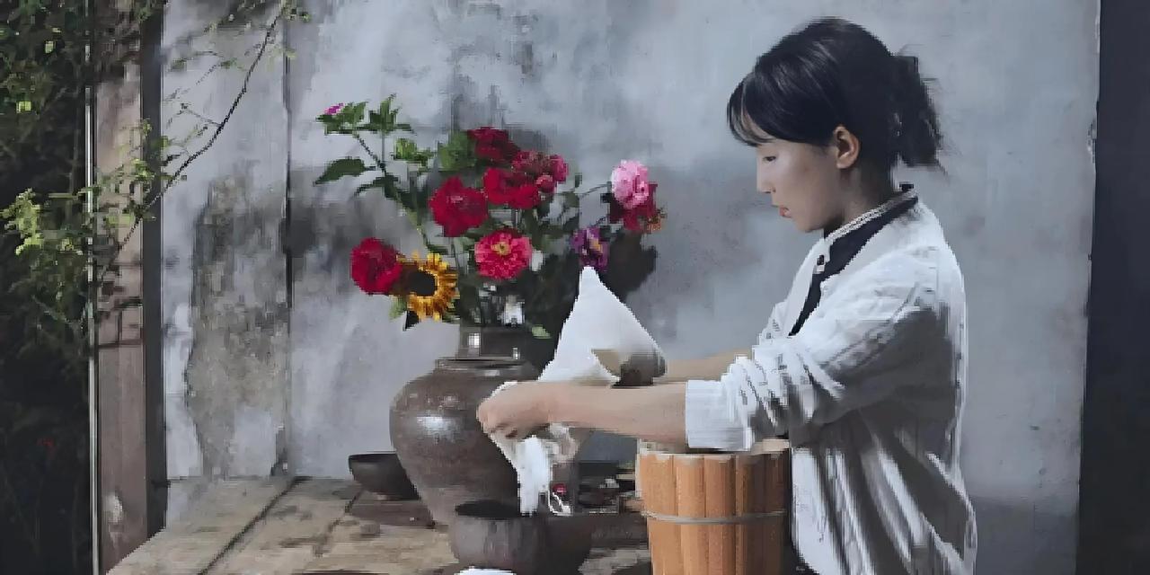 李子柒回归，这些信息需要了解：

第一、出生于1990年，今年34岁，四川绵阳人