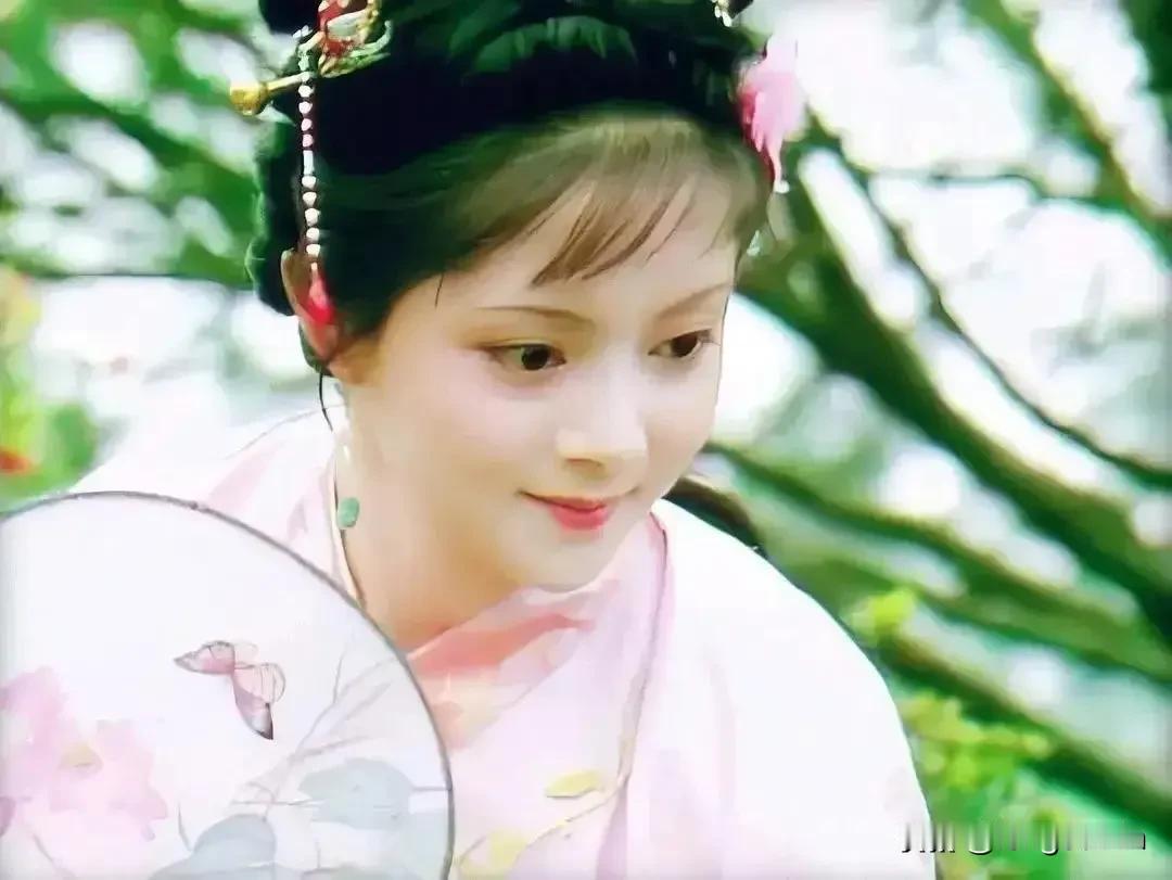 薛宝钗，太可怕了，春夏秋冬一年四季都在“吃花”--吞噬华夏！




宝钗就笑了