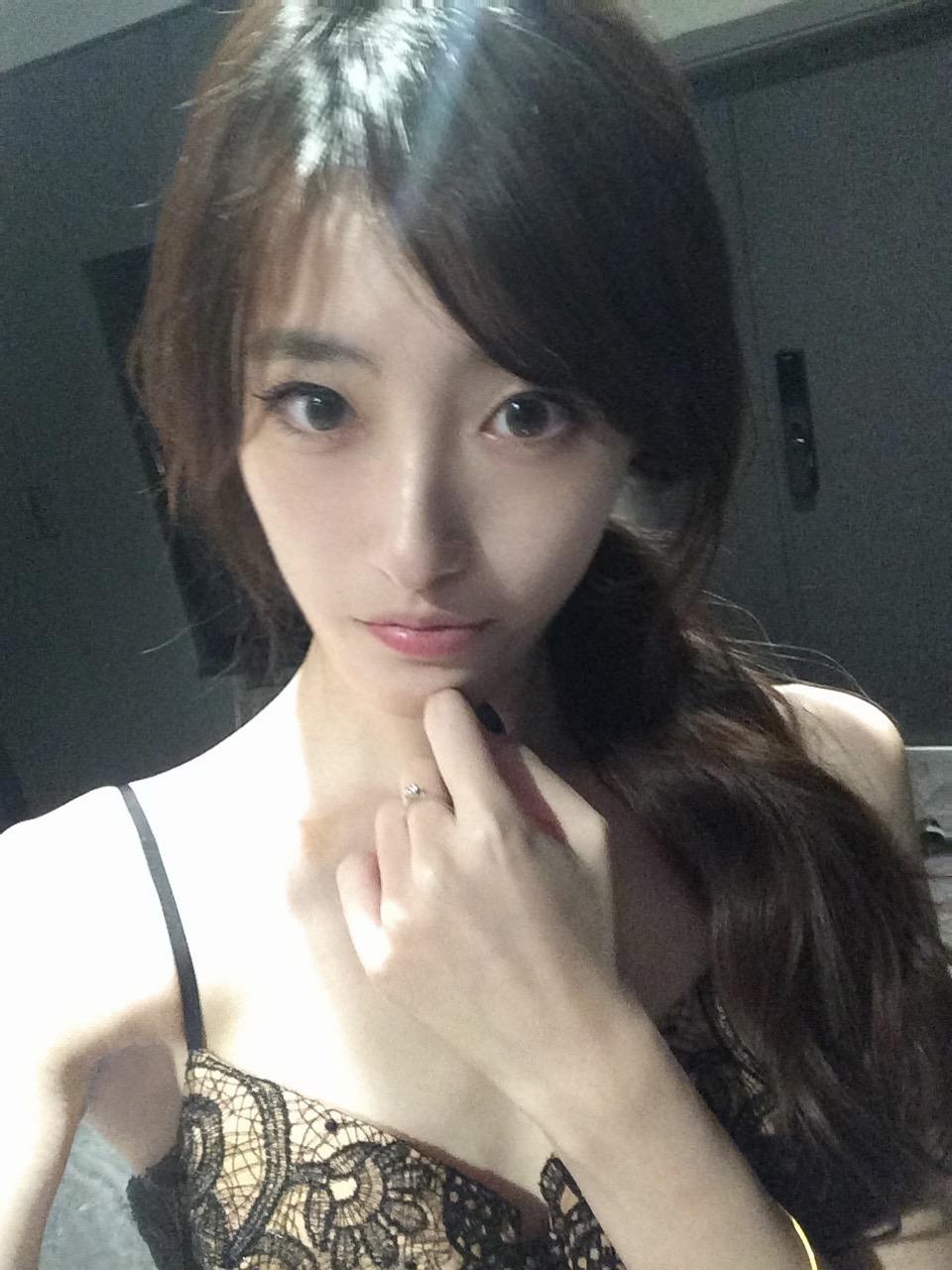 我就是在吸引你的目光你舍得移开吗。520快乐大家