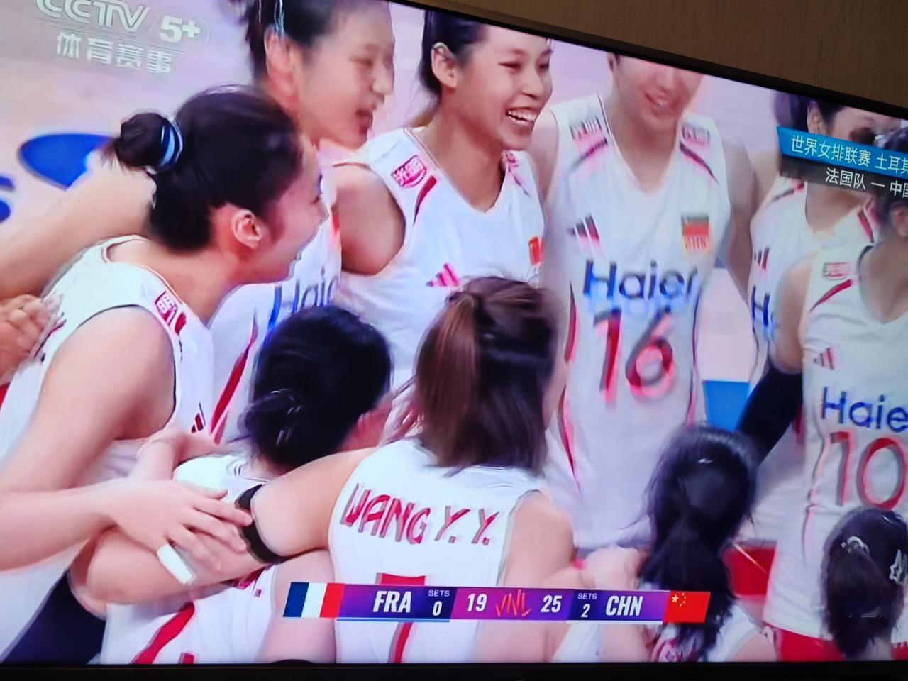 3：0，6月19号世界女排联赛土耳其站的比赛，中国女排对阵法国女排，中国女排25