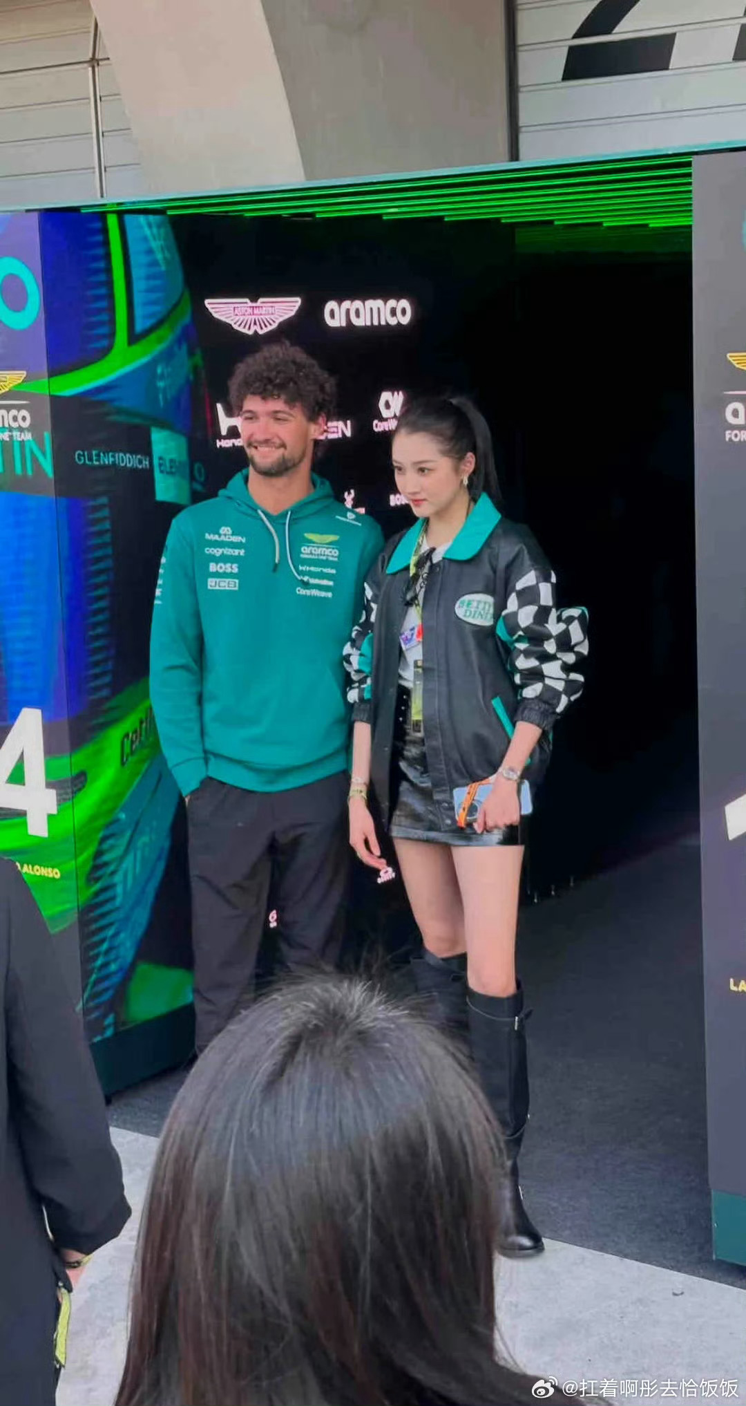 上海F1偶遇关晓彤太羡慕这两天能去F1现场的朋友了我们提前了好久抢票都是秒空明年