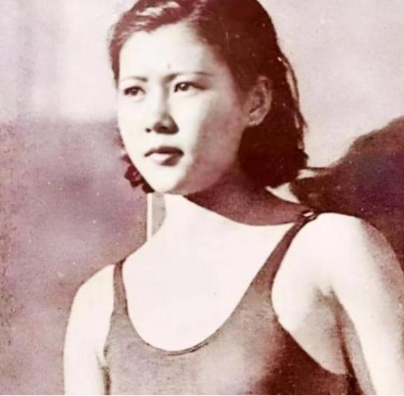 1937年，19岁“游泳皇后”杨秀琼结婚，她提出想不孕10年，丈夫爽快答应，不到