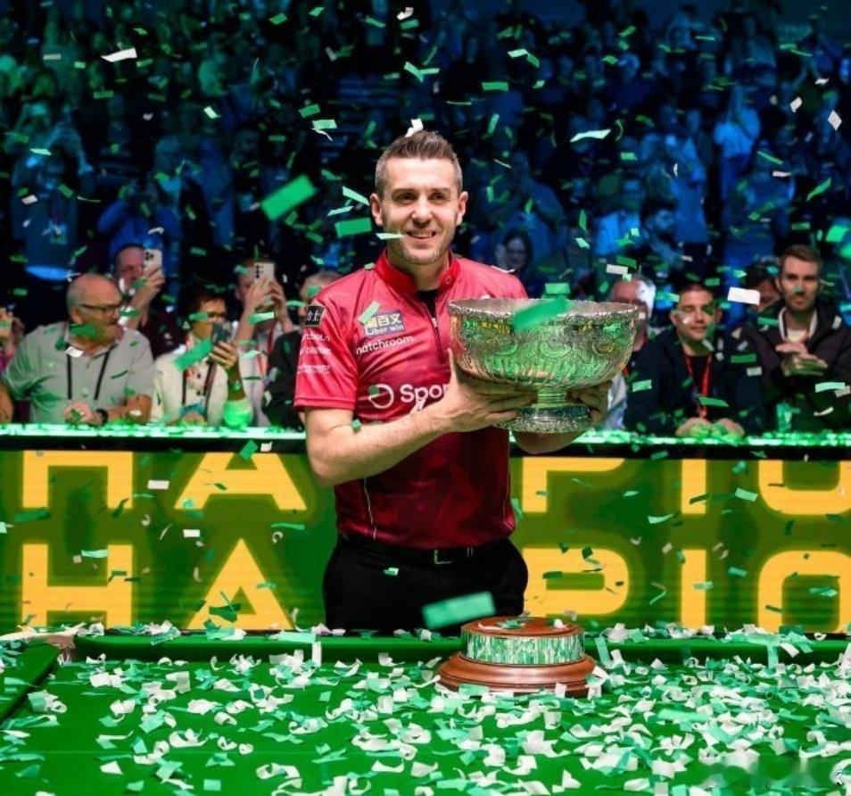 斯诺克冠中冠：塞尔比10-5特鲁姆普，首夺该项赛事冠军。11月17日早晨，斯诺克