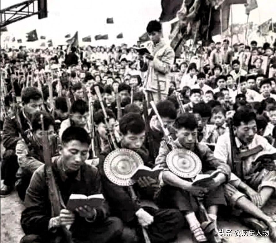 1968年，县城成立联合指挥部，由本地与外地造反派共同管控秩序，各方派系繁杂却未