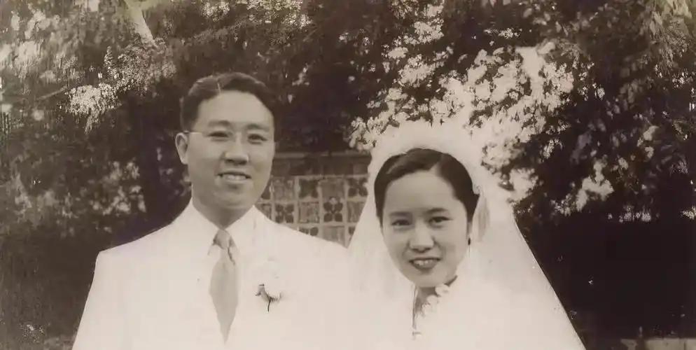他的爷爷是总统，父亲是青帮元老，他却一不从政，二不从商，成为震惊世界的高能物理学