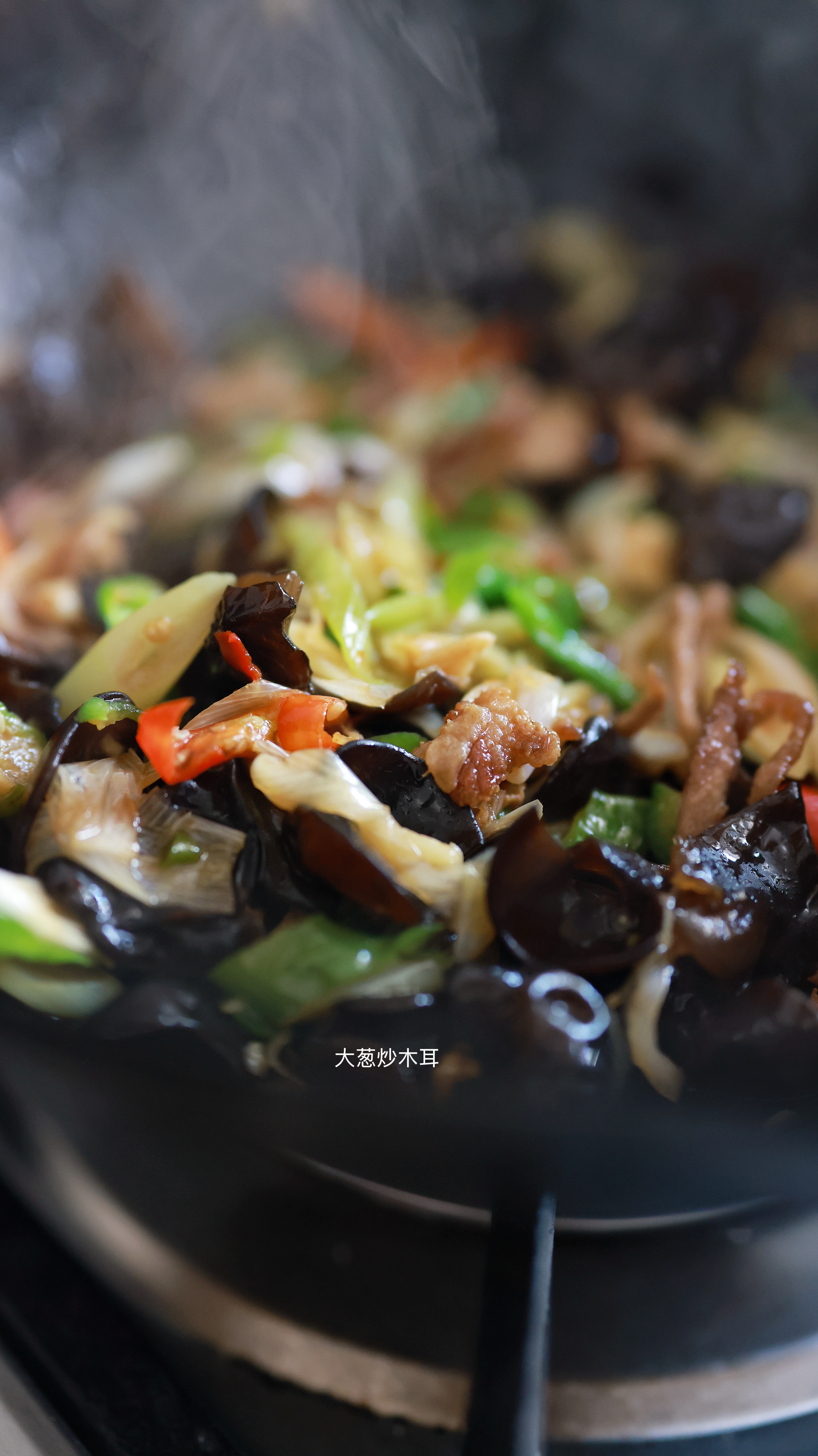 不必去抓住一段关系，只要享受缘分就好。 