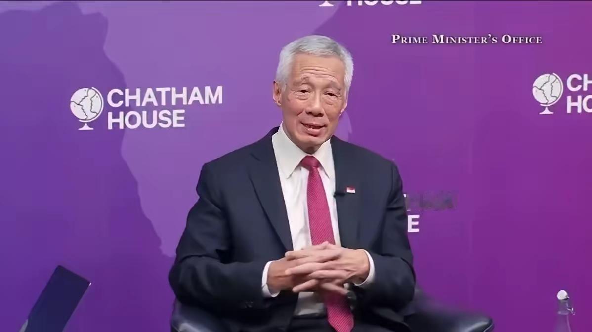 李显龙应该再访日本，享受一把特朗普待遇。