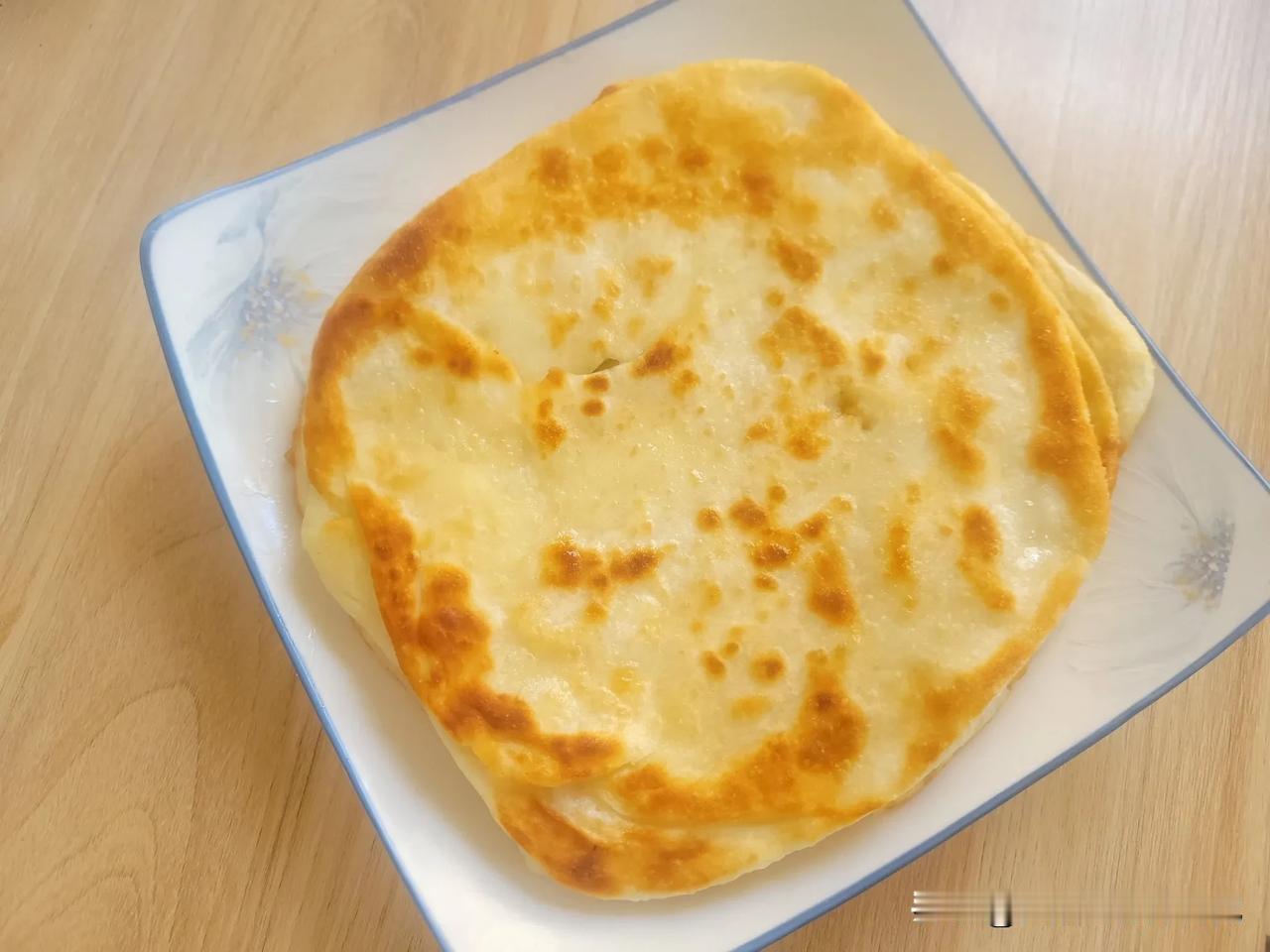 这两天感冒，浑身疼，咳嗽，怕冷，打喷嚏。但是晚上还是做了晚饭。烙了两张家常饼，熬
