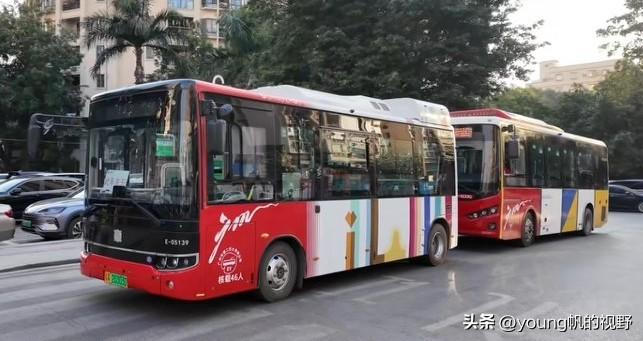 现在广州新上路的新能源公交，看着似乎越来越丑。随着广州早期的新能源公交退役和公交
