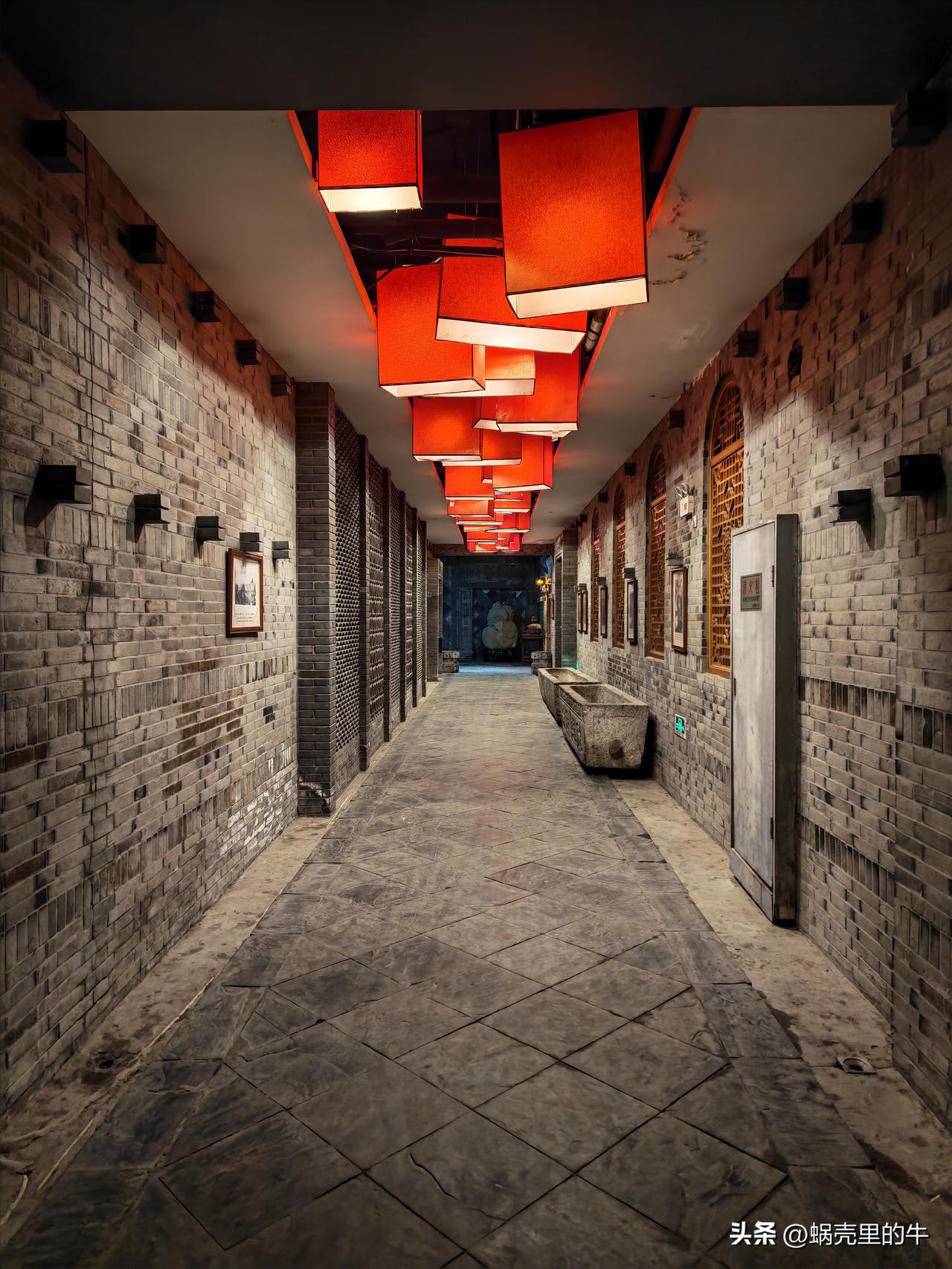 近视眼一生需要配多少副眼镜？
今年3.15曝光了眼镜片的超高利润。
问题来了：