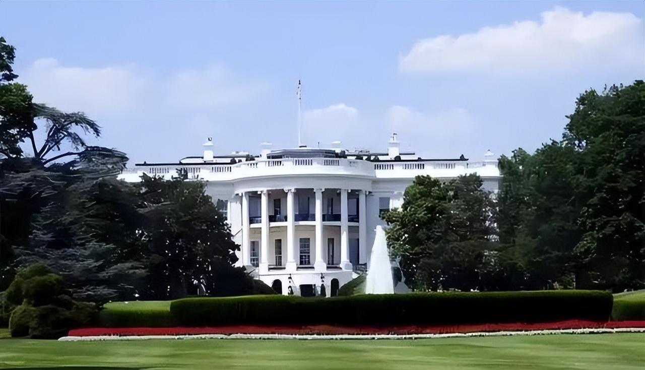 一艘载满委内瑞拉原油的油轮，就这么被美军直升机上的士兵拦下，船上那180万桶油，