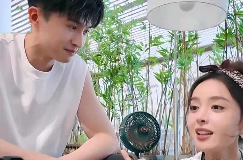 张云龙的恋爱脑和古丽娜扎的恋爱脑可不一样。
张云龙是长情的恋爱脑，他之前那场恋爱