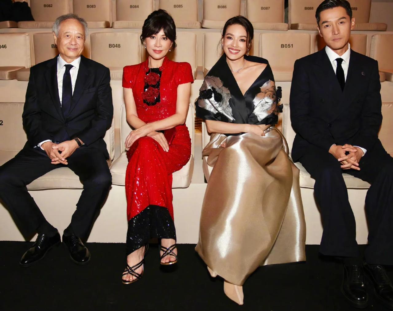 香港不老女神易主，
原来最有魅力的居然是刘嘉玲。
她比舒淇大了整整12岁！
然而