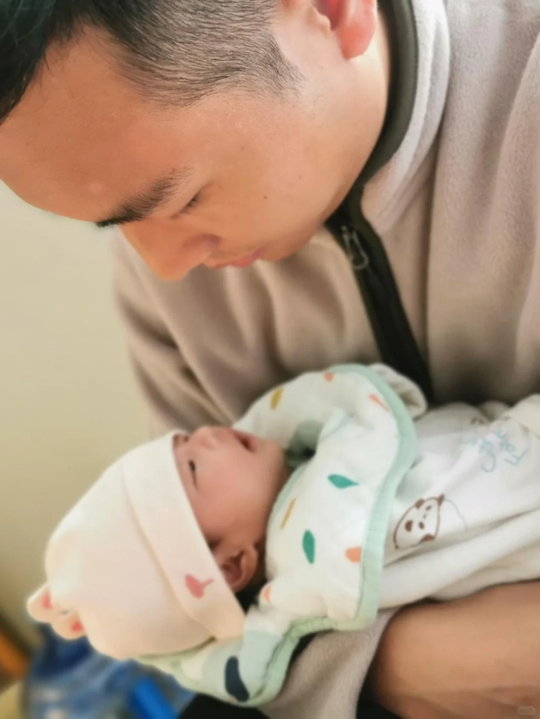已生男宝6.9斤 待产包真心不要备太多